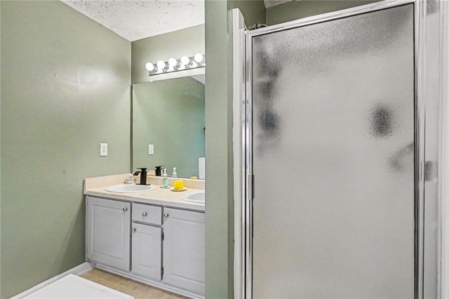 120 Lynnview Court, Mcdonough, GA 30252