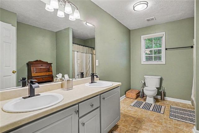 120 Lynnview Court, Mcdonough, GA 30252