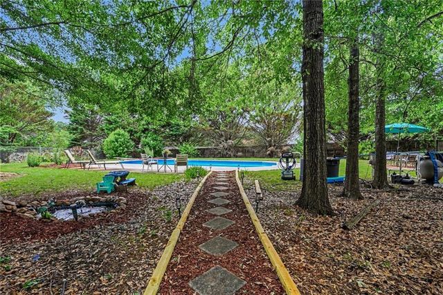 120 Lynnview Court, Mcdonough, GA 30252