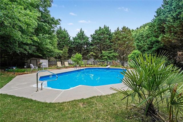 120 Lynnview Court, Mcdonough, GA 30252