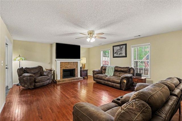 120 Lynnview Court, Mcdonough, GA 30252