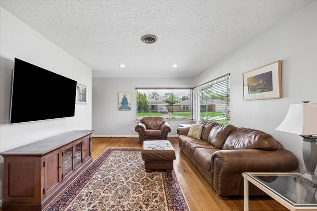 6306 Woodbrook Lane, Houston, TX 77008