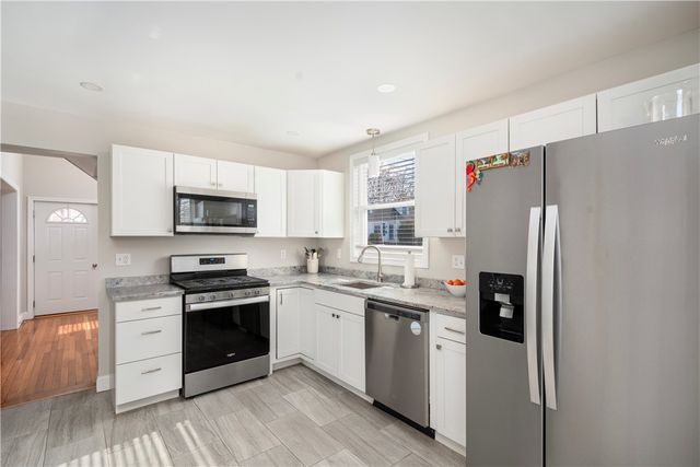 2037 Cranston Street, Cranston, RI 02920