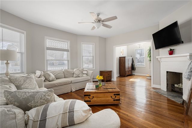 2037 Cranston Street, Cranston, RI 02920