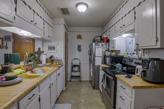 625 NW Renfro Street, Burleson, TX 76028
