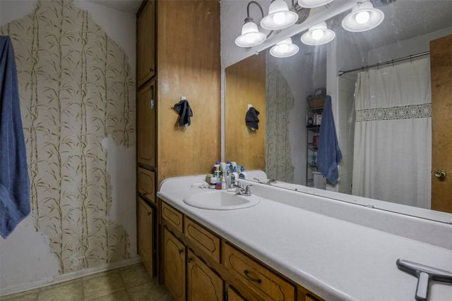 625 NW Renfro Street, Burleson, TX 76028