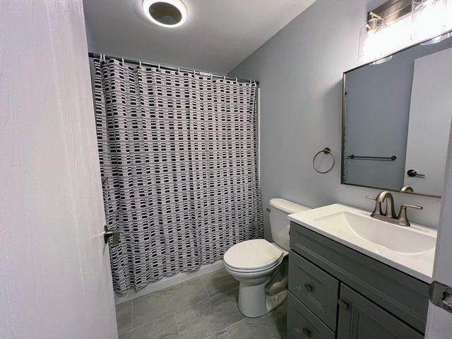 5455 N Main St 18A, Fall River, MA 02720