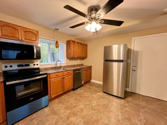 5455 N Main St 18A, Fall River, MA 02720