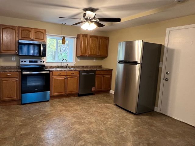 5455 N Main St 18A, Fall River, MA 02720