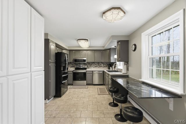 211 Oakridge, Salina, NY 13088