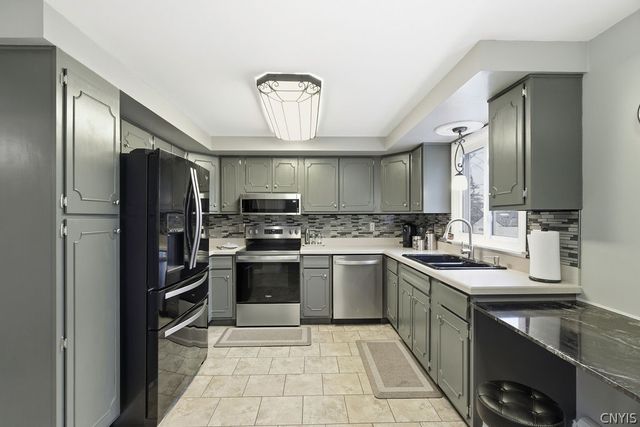 211 Oakridge, Salina, NY 13088