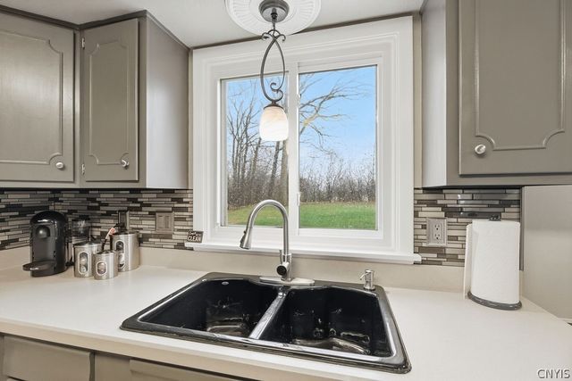 211 Oakridge, Salina, NY 13088