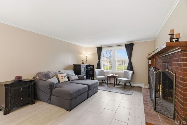 211 Oakridge, Salina, NY 13088