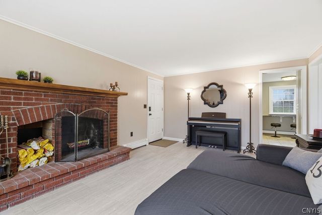 211 Oakridge, Salina, NY 13088