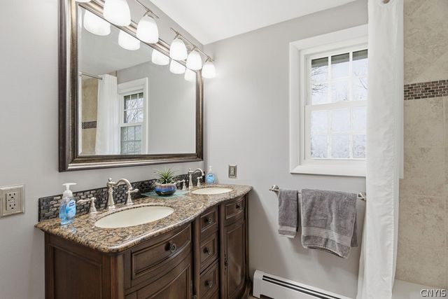 211 Oakridge, Salina, NY 13088