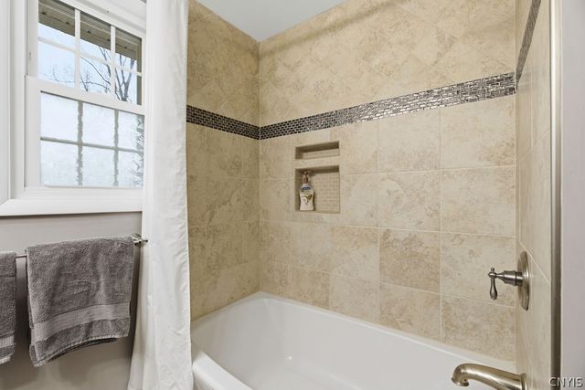 211 Oakridge, Salina, NY 13088