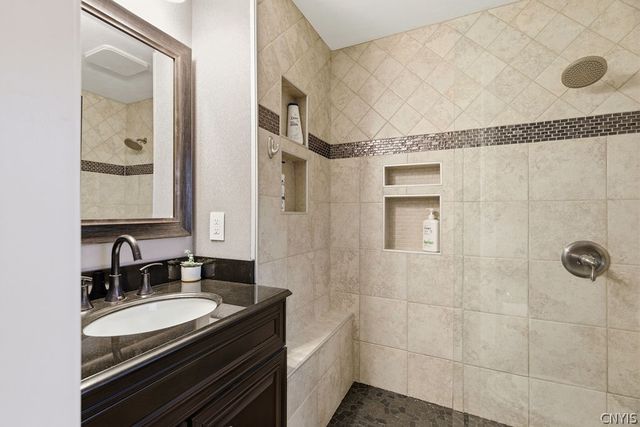 211 Oakridge, Salina, NY 13088