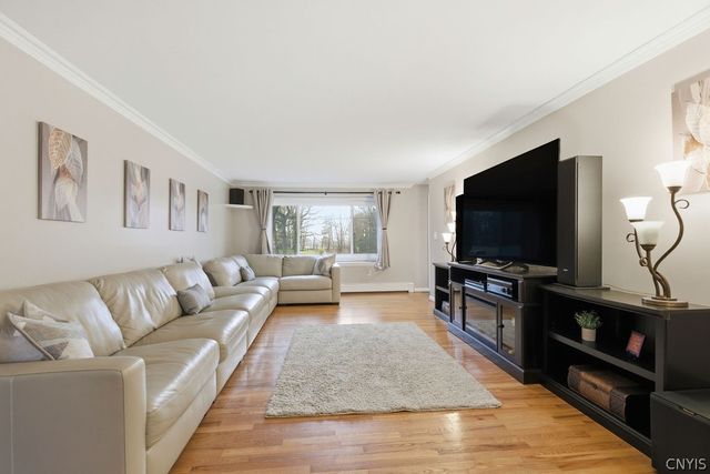 211 Oakridge, Salina, NY 13088