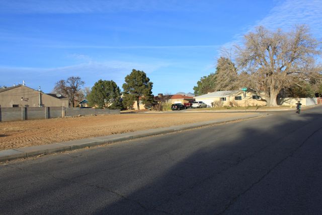 3801 Palomas Drive NE, Albuquerque, NM 87110