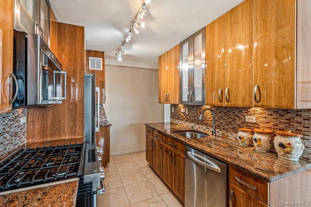 17-85 215 Street 12M, Bayside, NY 11360