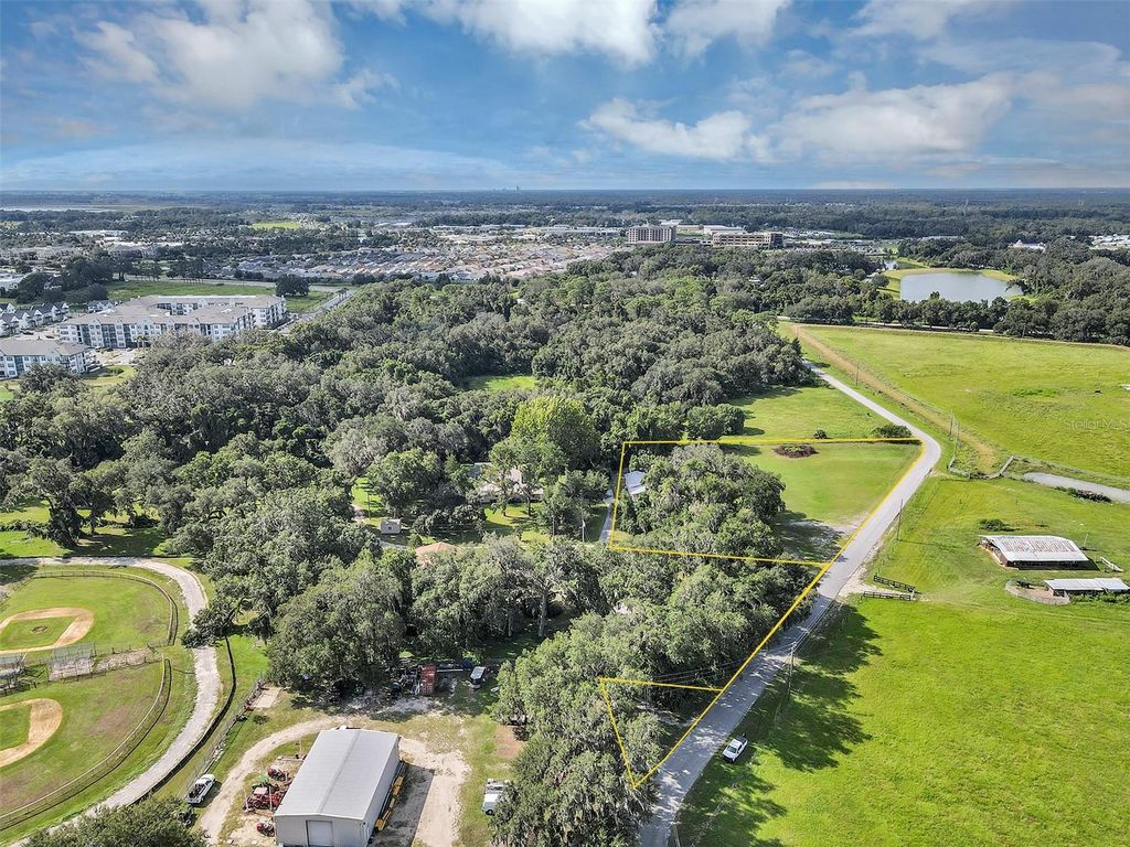 Image 11 of property listing at 510 PHILLIPS LANE, Wildwood, FL 34785
