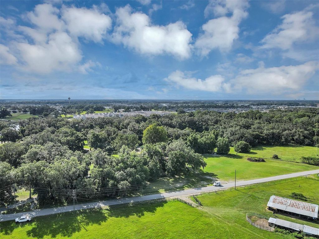 Image 14 of property listing at 510 PHILLIPS LANE, Wildwood, FL 34785