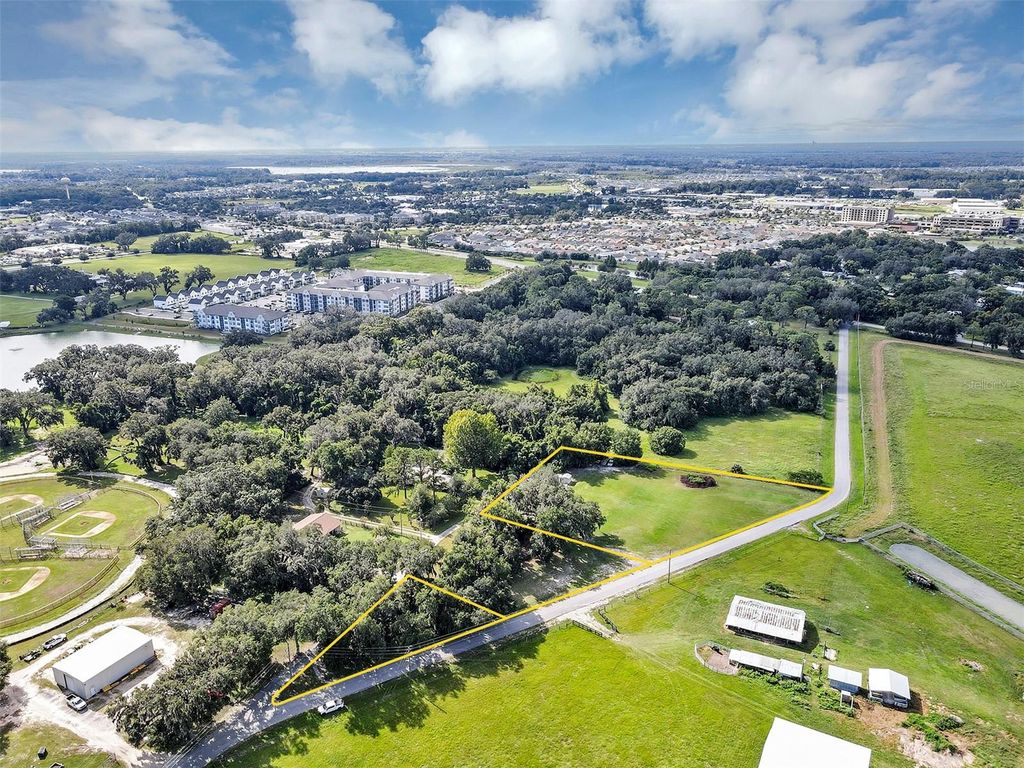 Image 19 of property listing at 510 PHILLIPS LANE, Wildwood, FL 34785
