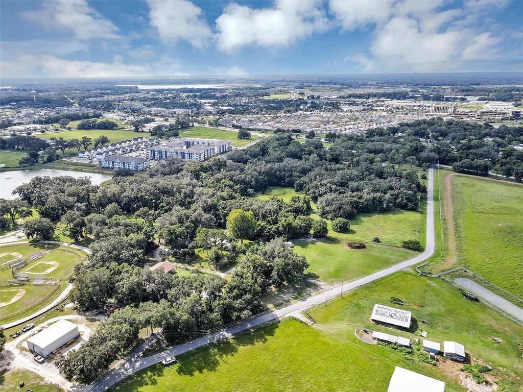 Image 20 of property listing at 510 PHILLIPS LANE, Wildwood, FL 34785