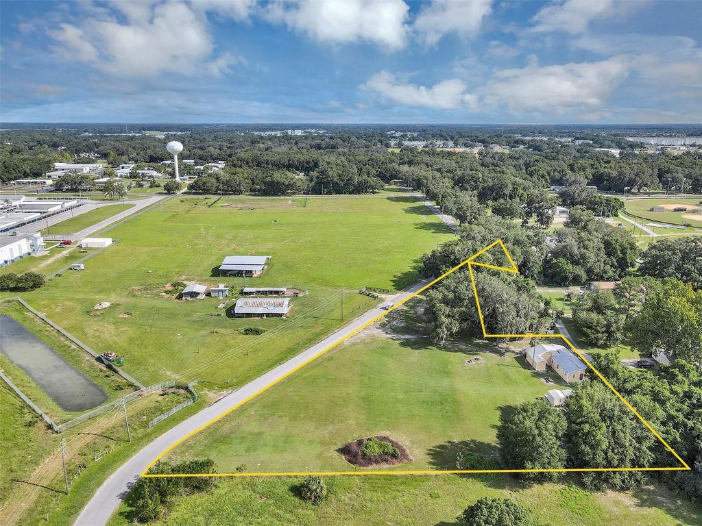 Image 22 of property listing at 510 PHILLIPS LANE, Wildwood, FL 34785