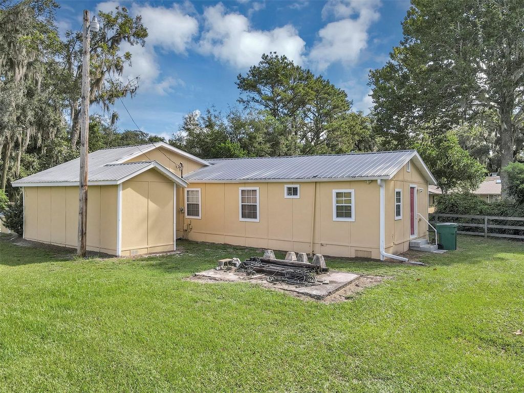 Image 5 of property listing at 510 PHILLIPS LANE, Wildwood, FL 34785