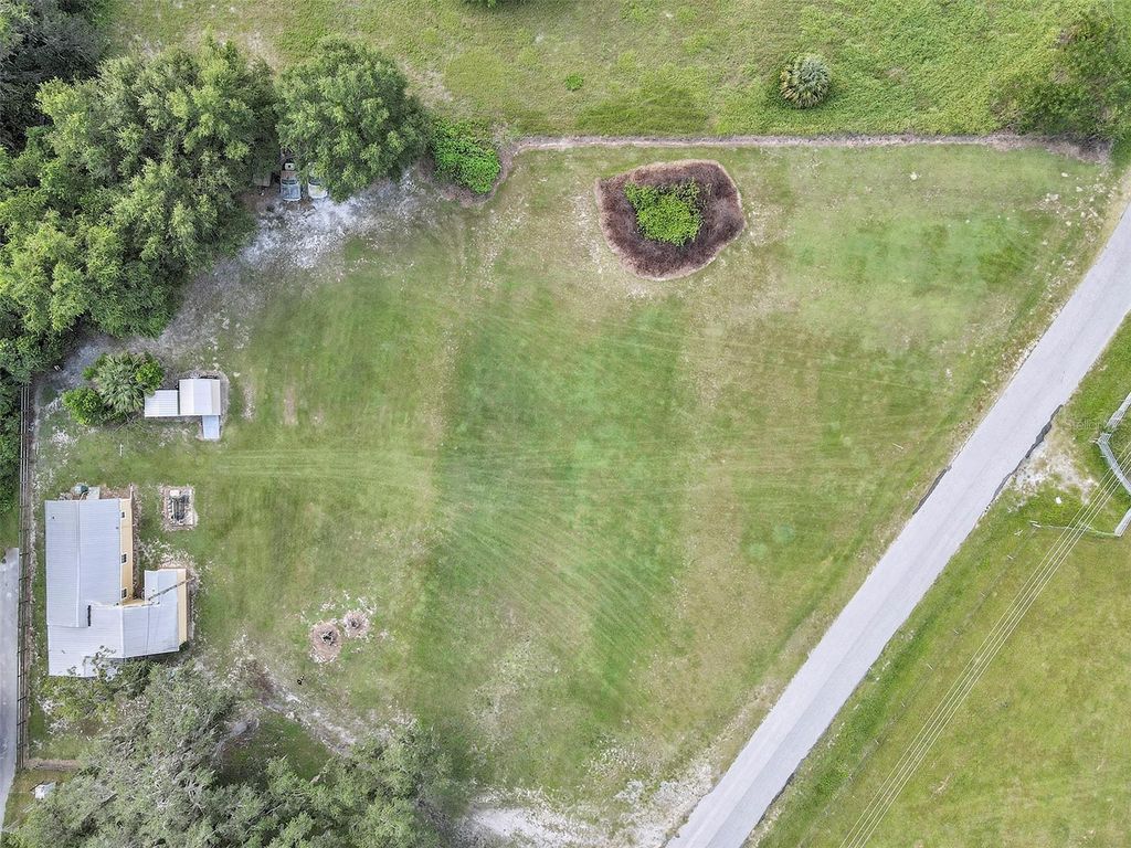 Image 9 of property listing at 510 PHILLIPS LANE, Wildwood, FL 34785