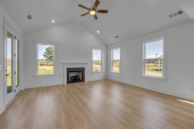 698 Conifer Dr, Spring Hill, TN 37174