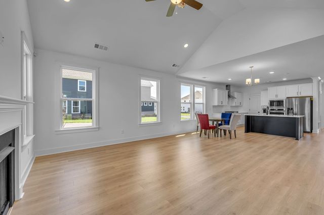 698 Conifer Dr, Spring Hill, TN 37174