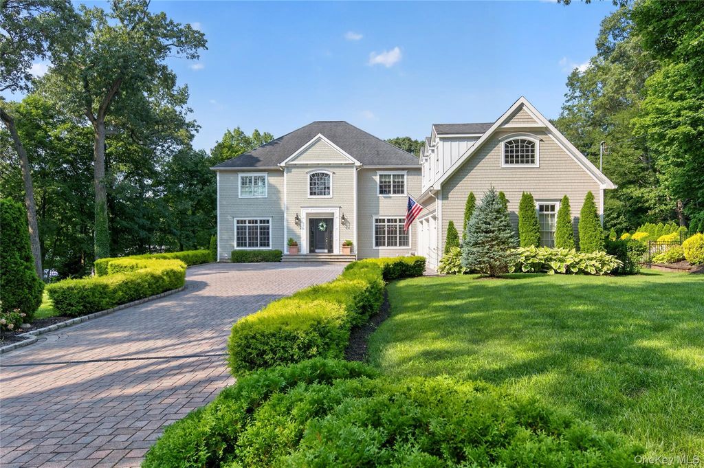 15 Thorman Lane, Huntington, NY 11743 — photo 2