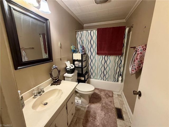 220 Curry Road, High Point, NC 27265