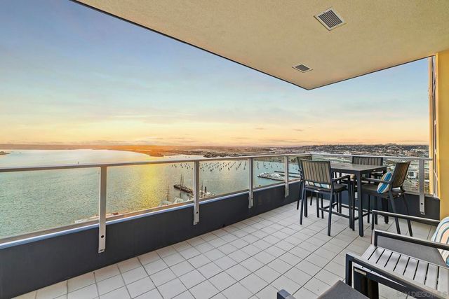 1325 Pacific Hwy 3301, San Diego, CA 92101