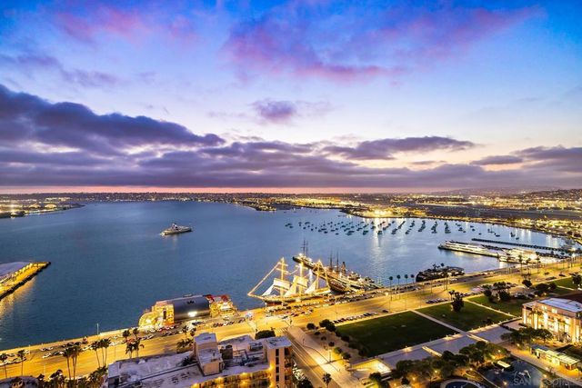 1325 Pacific Hwy 3301, San Diego, CA 92101