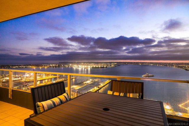 1325 Pacific Hwy 3301, San Diego, CA 92101