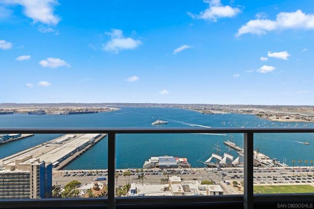 1325 Pacific Hwy 3301, San Diego, CA 92101