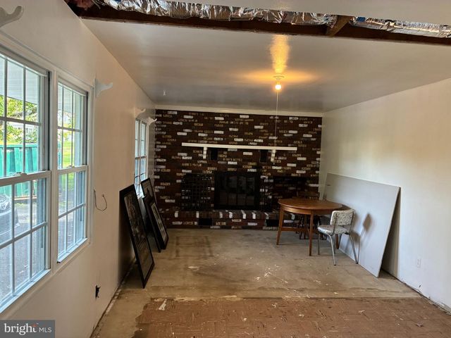 15 ALLSTON RD, Kendall Park, NJ 08824