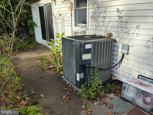 15 ALLSTON RD, Kendall Park, NJ 08824