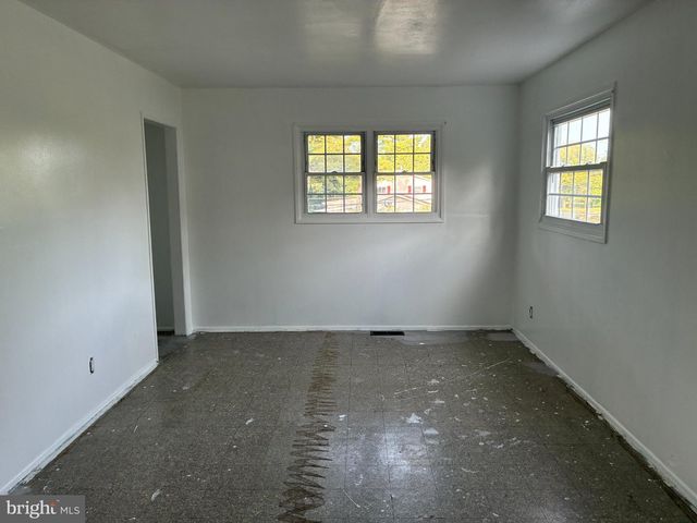 15 ALLSTON RD, Kendall Park, NJ 08824