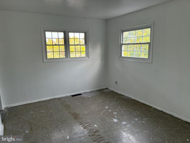 15 ALLSTON RD, Kendall Park, NJ 08824
