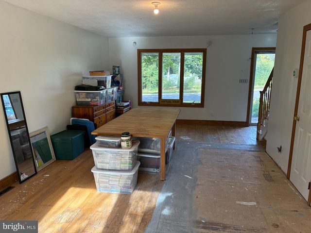 15 ALLSTON RD, Kendall Park, NJ 08824