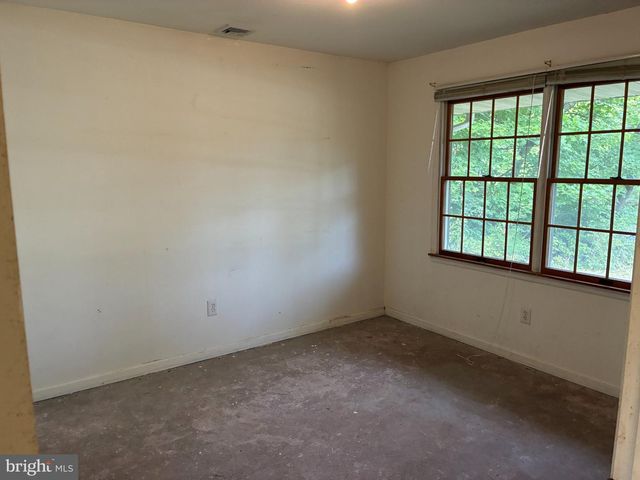 15 ALLSTON RD, Kendall Park, NJ 08824