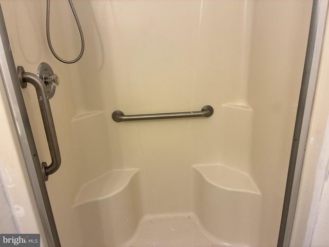 15 ALLSTON RD, Kendall Park, NJ 08824