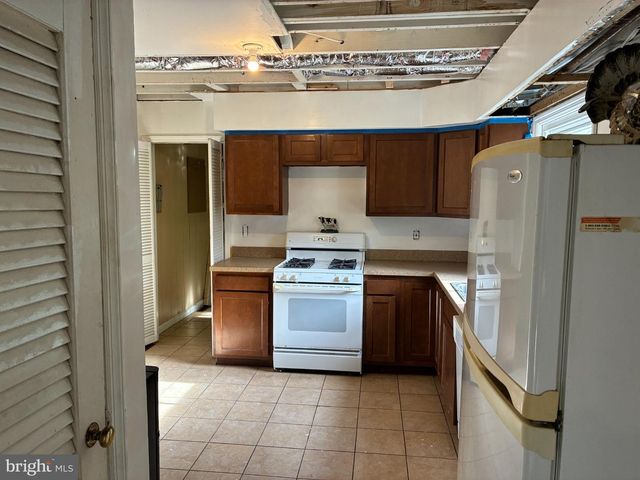 15 ALLSTON RD, Kendall Park, NJ 08824