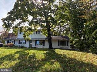 15 ALLSTON RD, Kendall Park, NJ 08824