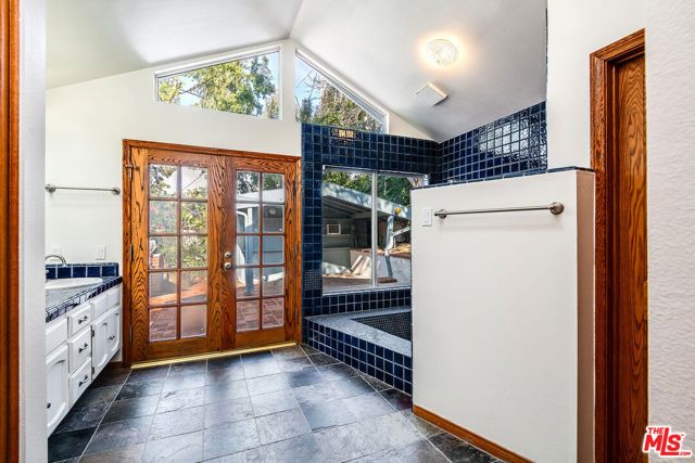 2924 Manning Avenue, Los Angeles, CA 90064