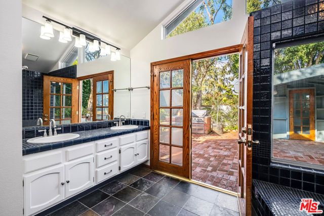 2924 Manning Avenue, Los Angeles, CA 90064